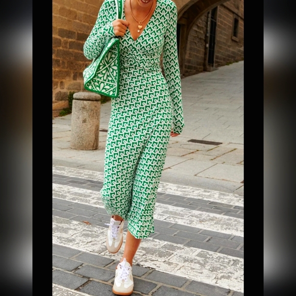 Boden Dresses & Skirts - Boden Women's Green Elodie Geometric Print Jersey Midi Dress Size 6